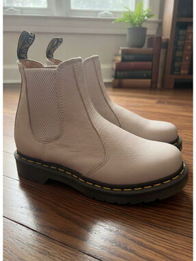 Dr. Martens Women's Chelsea Boots US 7 Sand Tan Leather New